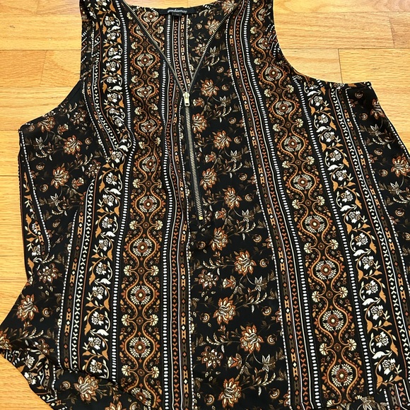 2 Pre-owned women’s tops. - Picture 6 of 7